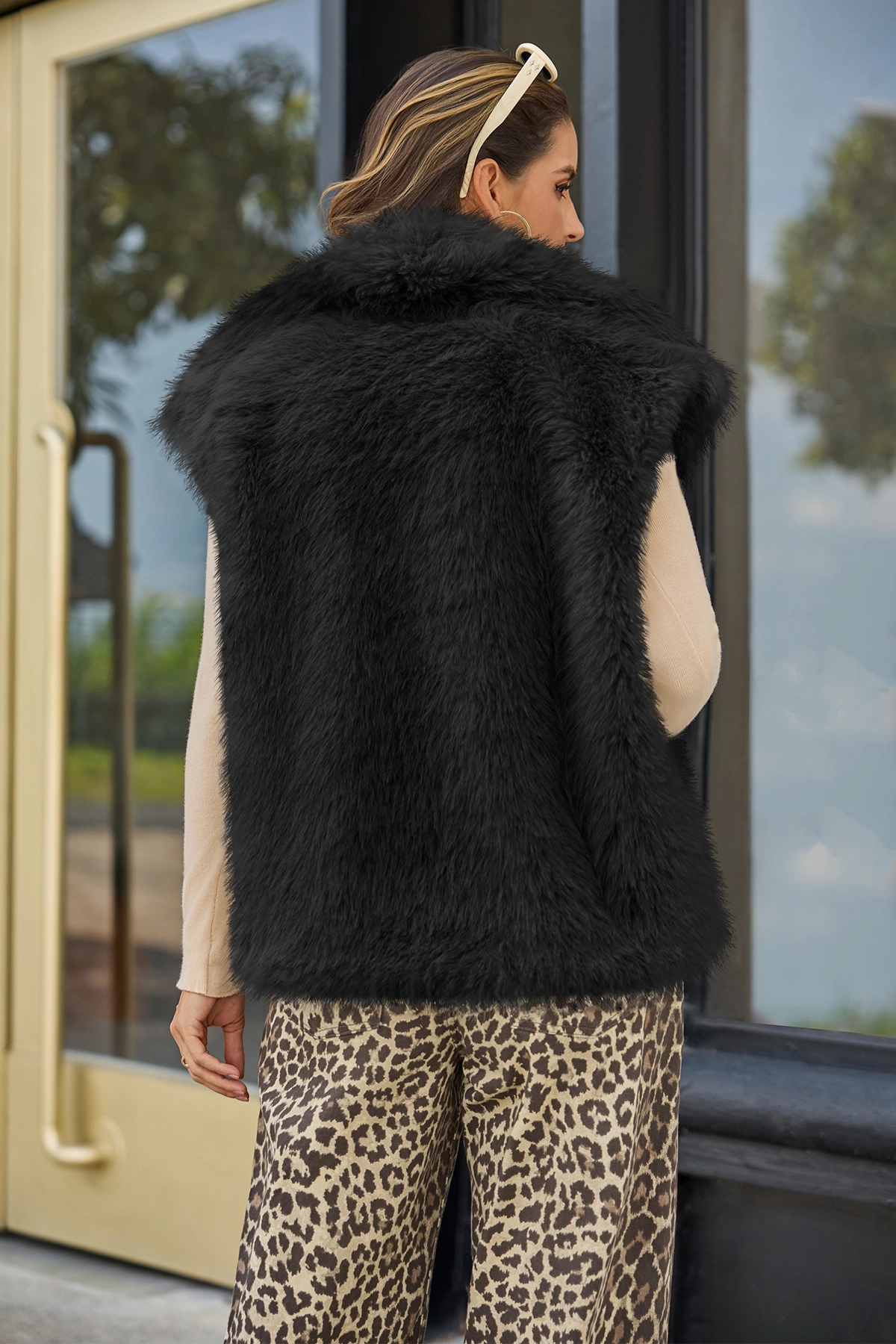 Cicy Bell Womens Black Faux Fur Vest