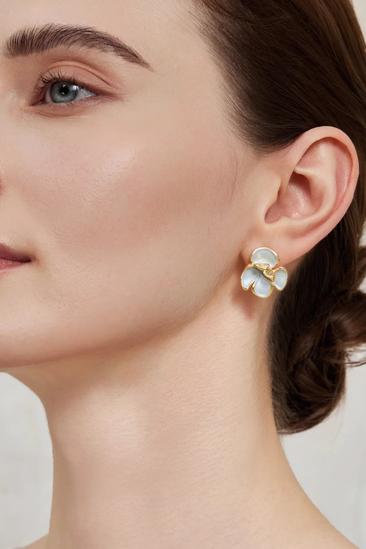 Cicy Bell Womens Gold Flower Earrings