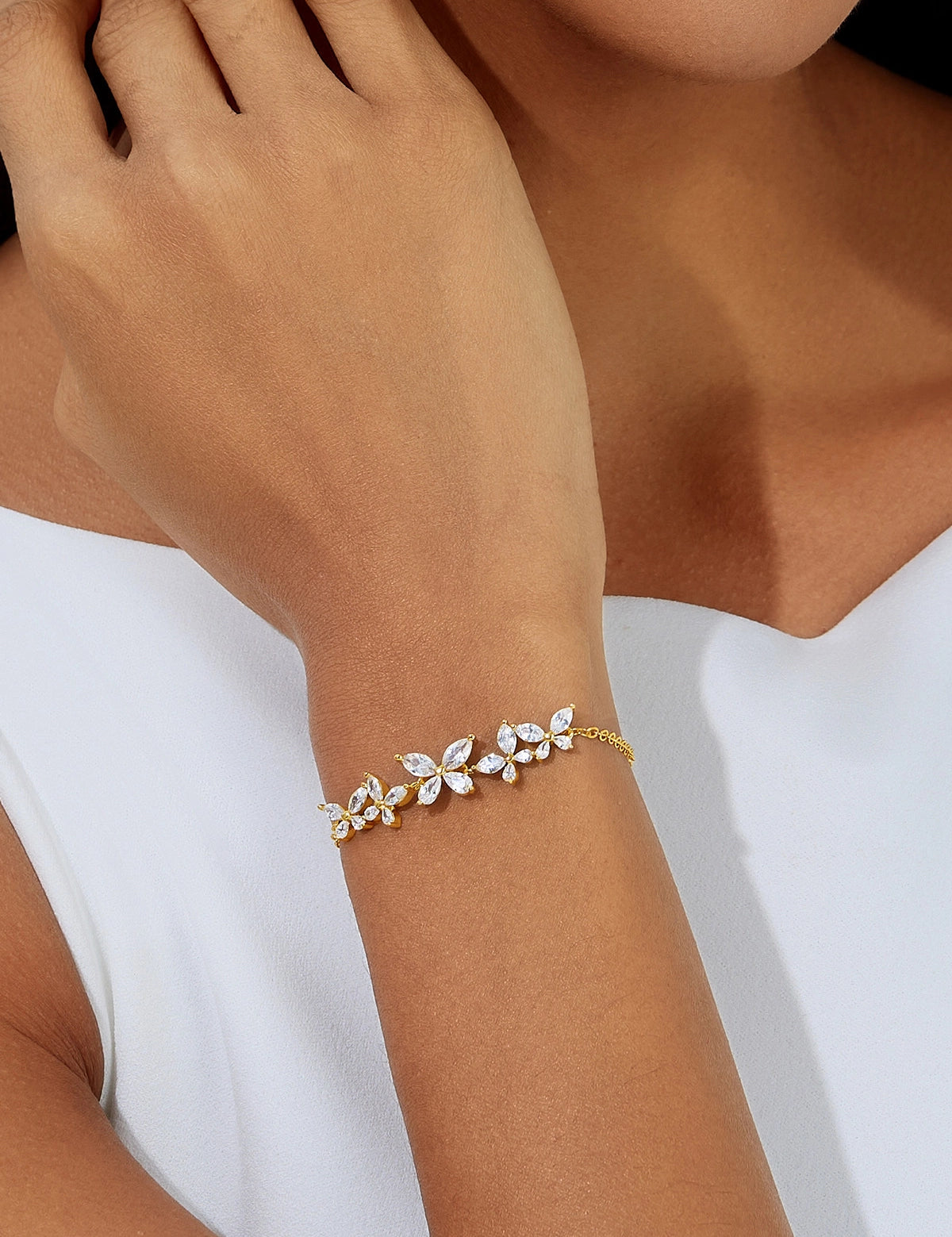 CicyBell-Womens-Gold-Bracelets-CB332_4_825c8da5-253b-4b71-b27d-c68f02ff1fae.webp