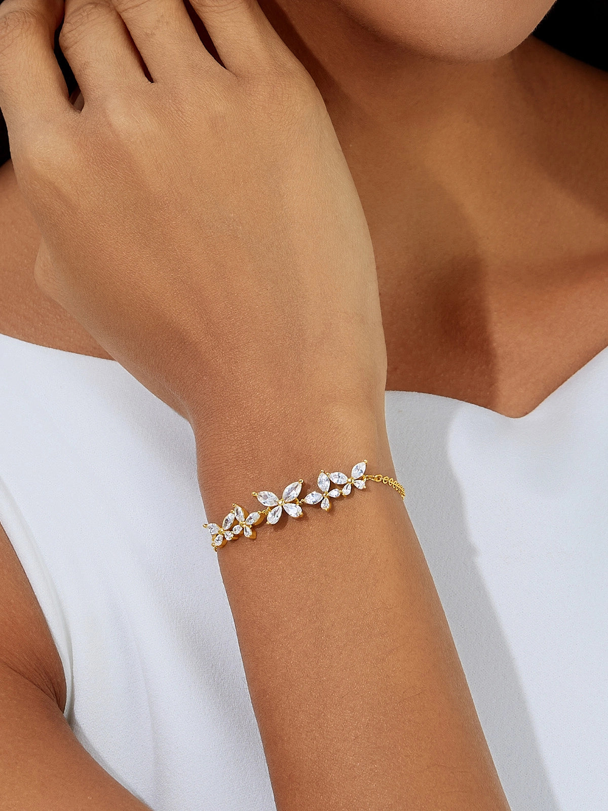 CicyBell-Womens-Gold-Bracelets-CB332_4_825c8da5-253b-4b71-b27d-c68f02ff1fae.webp