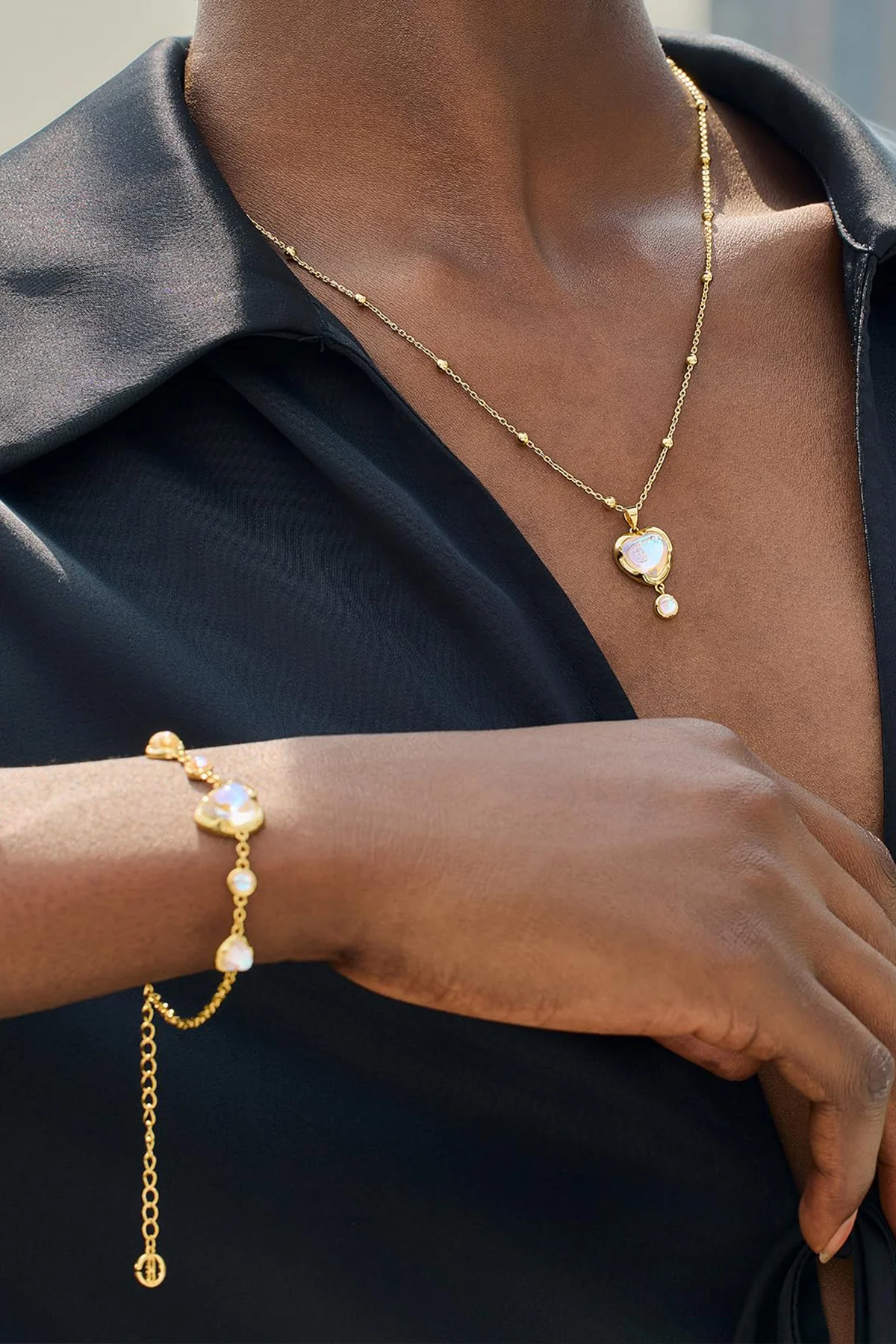 Gentle Glow Gold Moonstone Heart Necklace | CicyBell